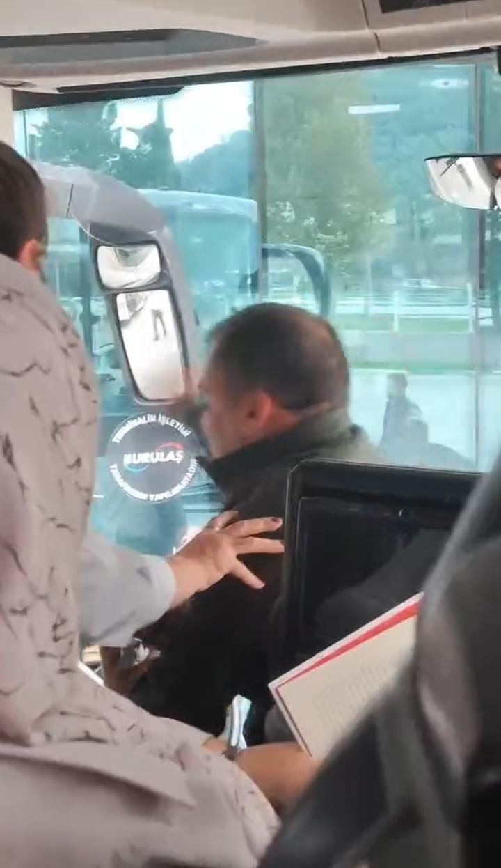 Otobüste Yumruklu Kavga Kamerada