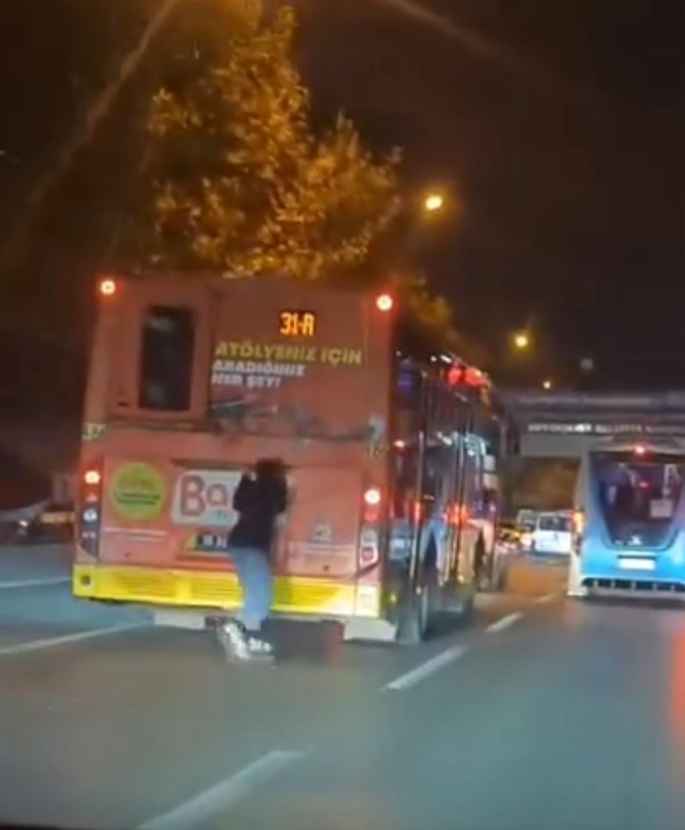 Otobüsün Arkasında Tehlikeli Yolculuk