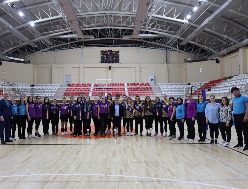 Bozüyük Voleybol Takımları Grup Finallerinde