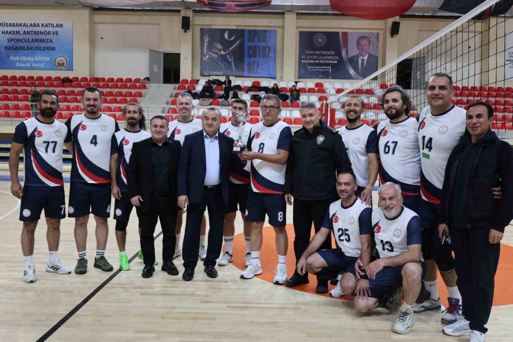 Bozüyük Voleybol Takımları Grup Finallerinde