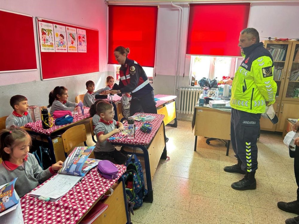 Jandarmadan "Güvenli Okul Güvenli Gelecek" Projesi Etkinlikleri