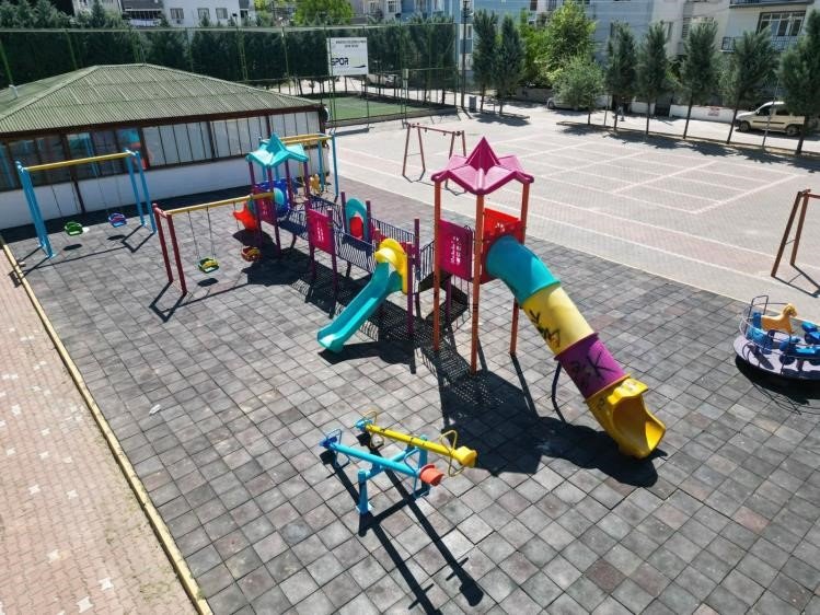 Yeni Parklar Ve Spor Alanları Kazandırılıyor