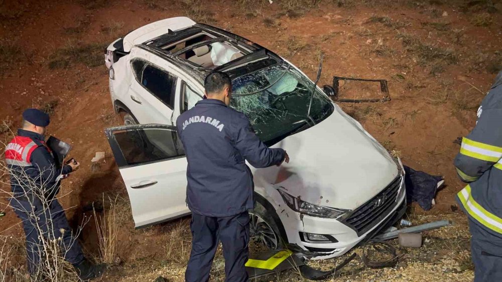 Çocuk Sürücünün Kullandığı Otomobil Şarampole Uçtu: 1 Ölü, 4 Yaralı