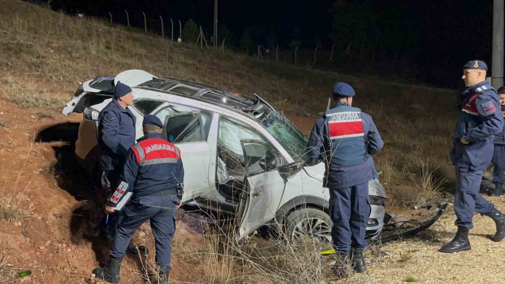 Çocuk Sürücünün Kullandığı Otomobil Şarampole Uçtu: 1 Ölü, 4 Yaralı