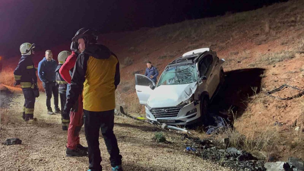 Çocuk Sürücünün Kullandığı Otomobil Şarampole Uçtu: 1 Ölü, 4 Yaralı