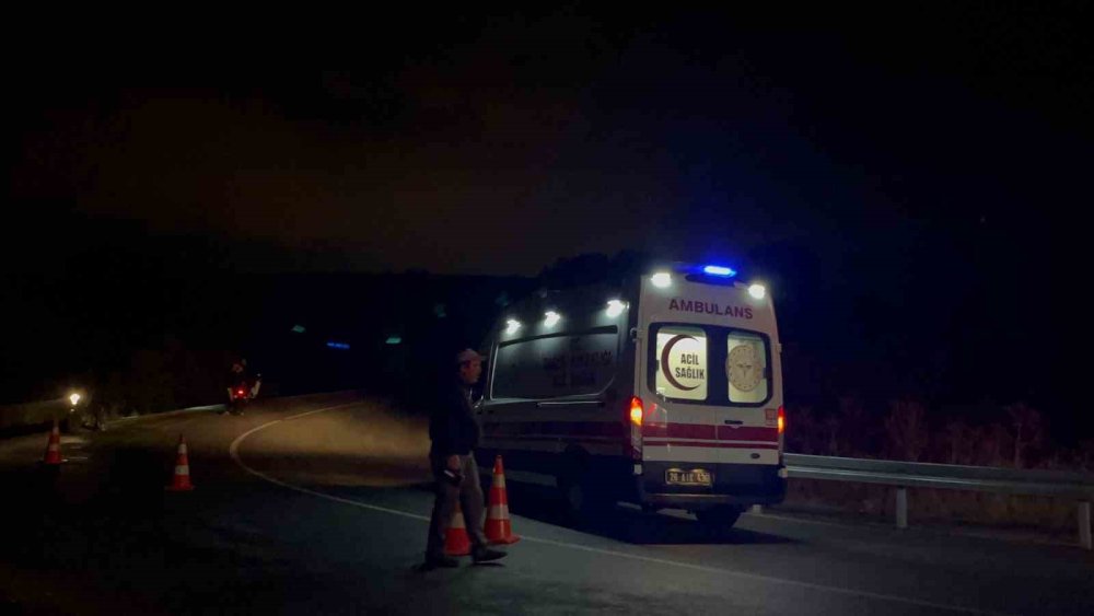 Çocuk Sürücünün Kullandığı Otomobil Şarampole Uçtu: 1 Ölü, 4 Yaralı