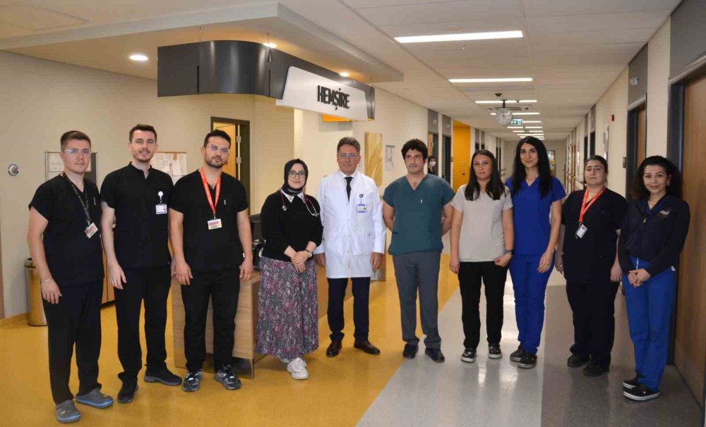 Fedakâr Babadan Oğluna En Anlamlı Hediye: 9 Yaşındaki Oğluna Böbreğini Verdi