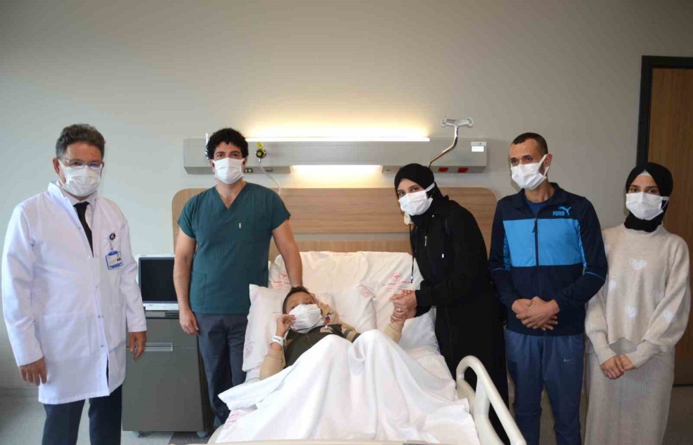 Fedakâr Babadan Oğluna En Anlamlı Hediye: 9 Yaşındaki Oğluna Böbreğini Verdi