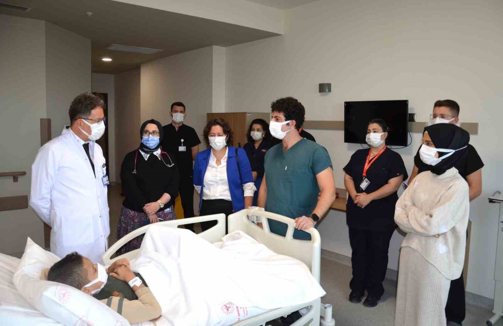 Fedakâr Babadan Oğluna En Anlamlı Hediye: 9 Yaşındaki Oğluna Böbreğini Verdi