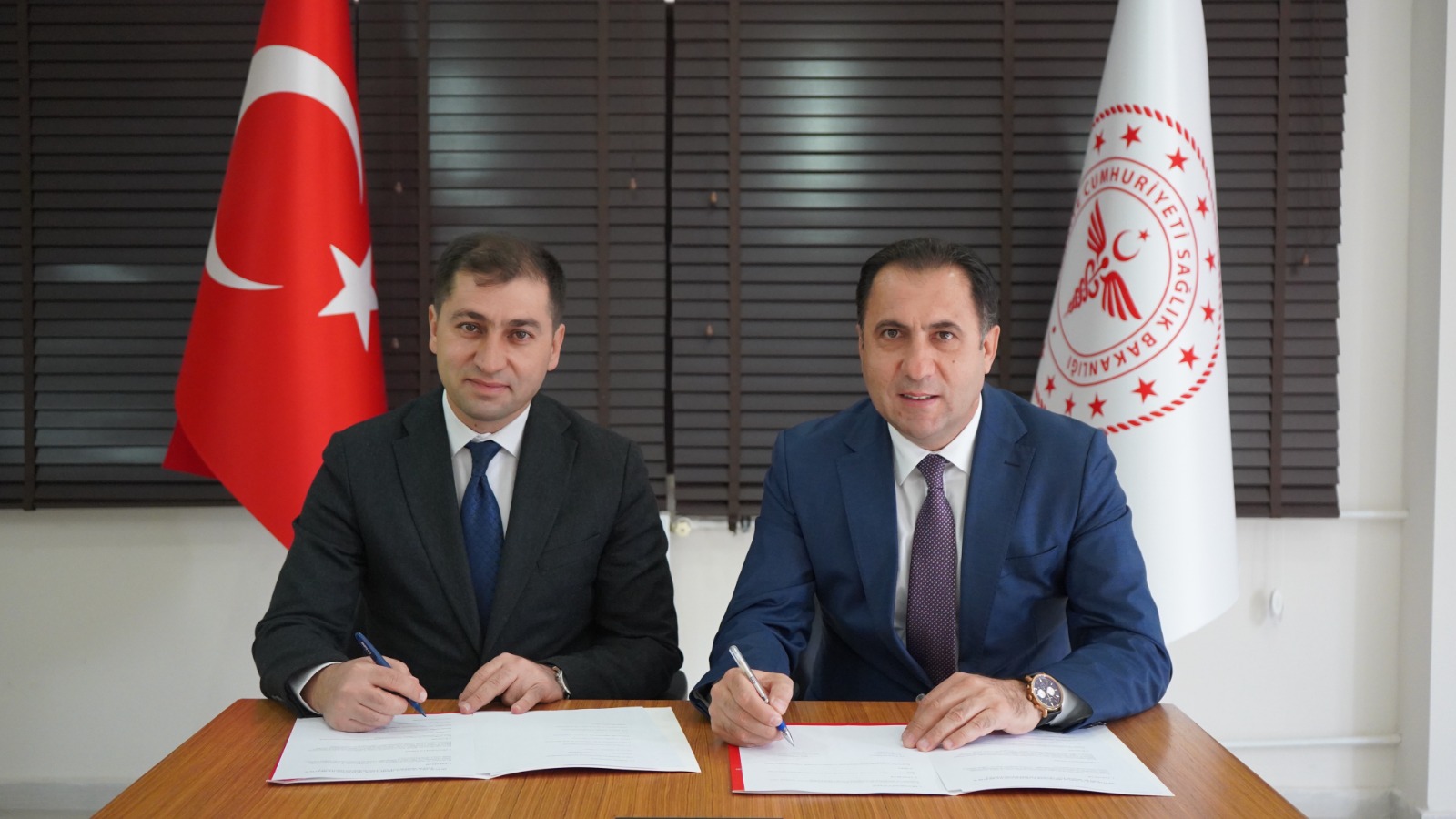 imzalar-huzurevi-sakinleri-icin-atildi.jpg