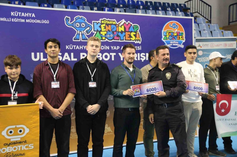 Ulusal Robot Yarışması’nda Dereceye Giren Öğrenciler Ödüllerini Aldı
