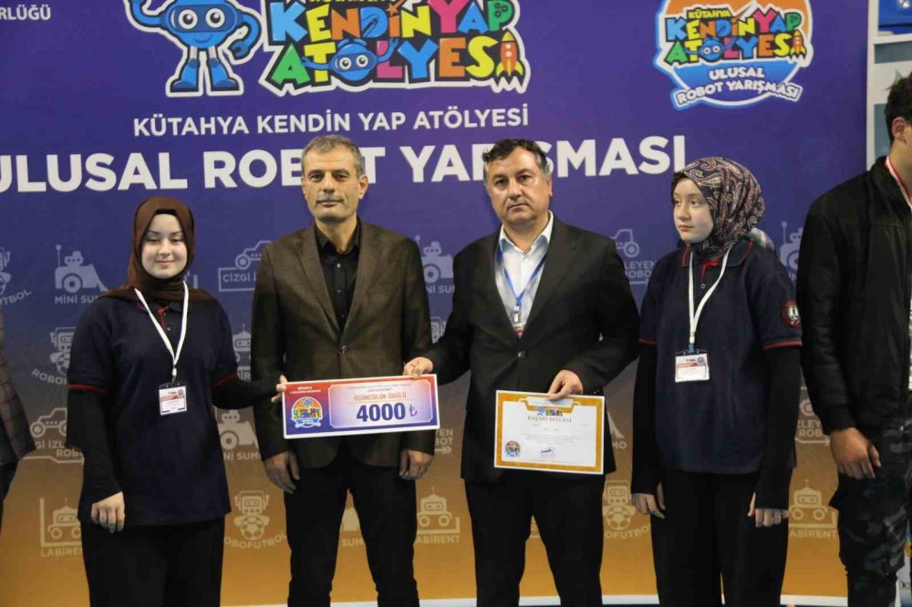 Ulusal Robot Yarışması’nda Dereceye Giren Öğrenciler Ödüllerini Aldı