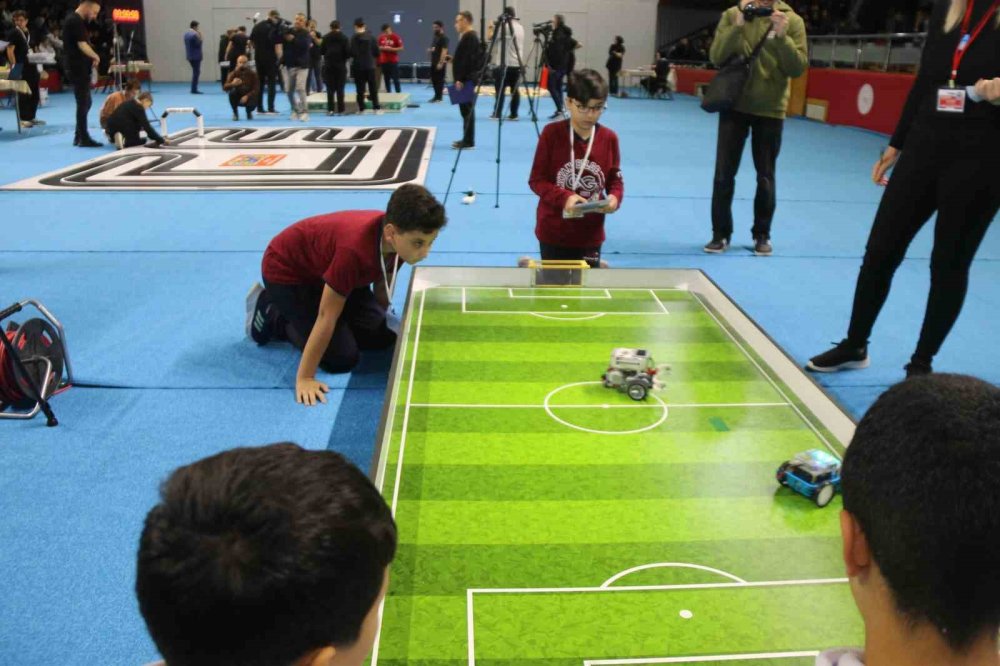 Ulusal Robot Yarışması’nda Dereceye Giren Öğrenciler Ödüllerini Aldı