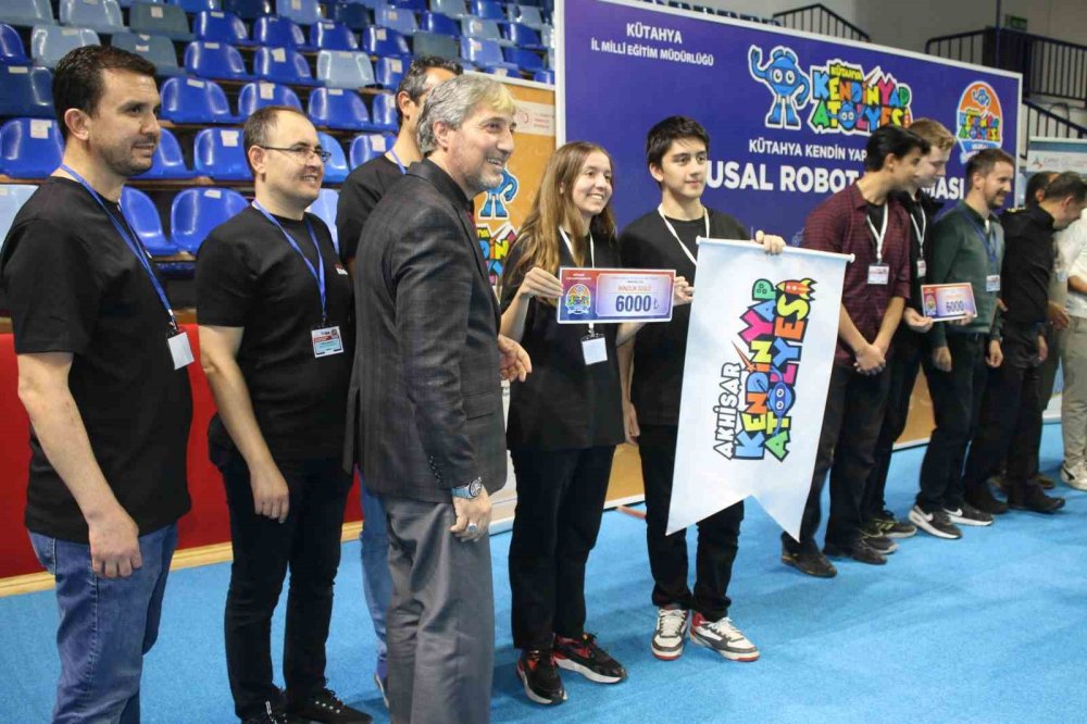 Ulusal Robot Yarışması’nda Dereceye Giren Öğrenciler Ödüllerini Aldı
