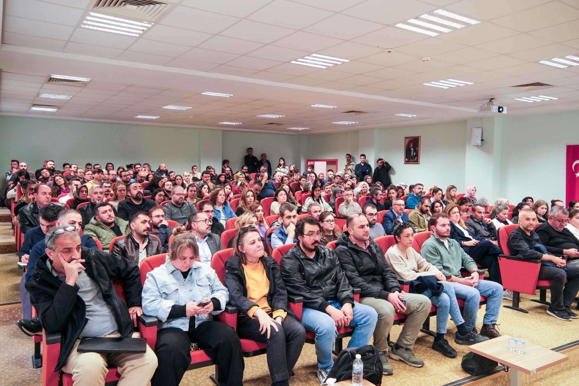 erasmus-bilgilendirme-toplantisi-yapildi1.jpg