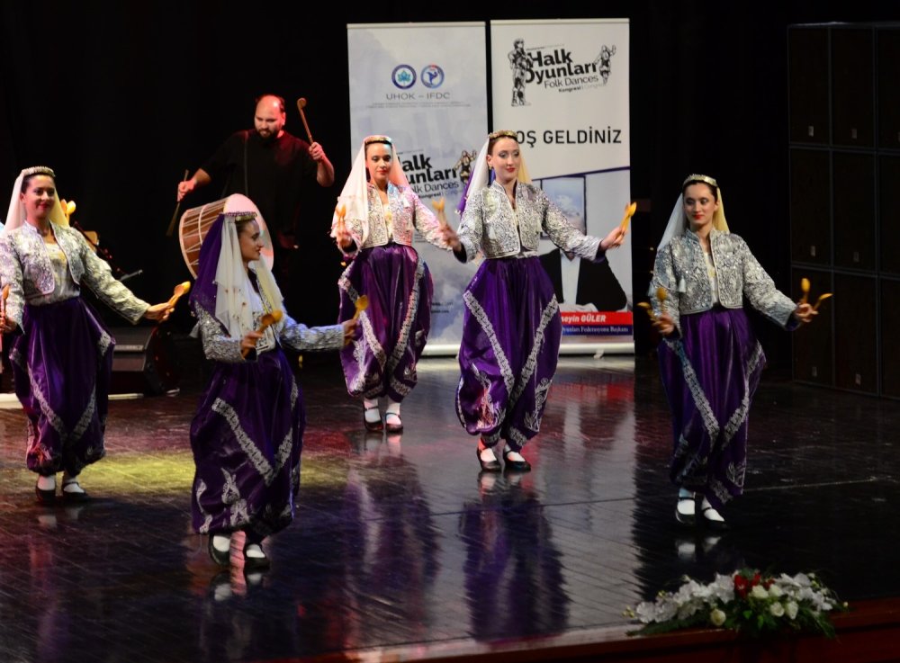 Uluslararası Türk Halk Oyunları Kongresi Düzenlendi