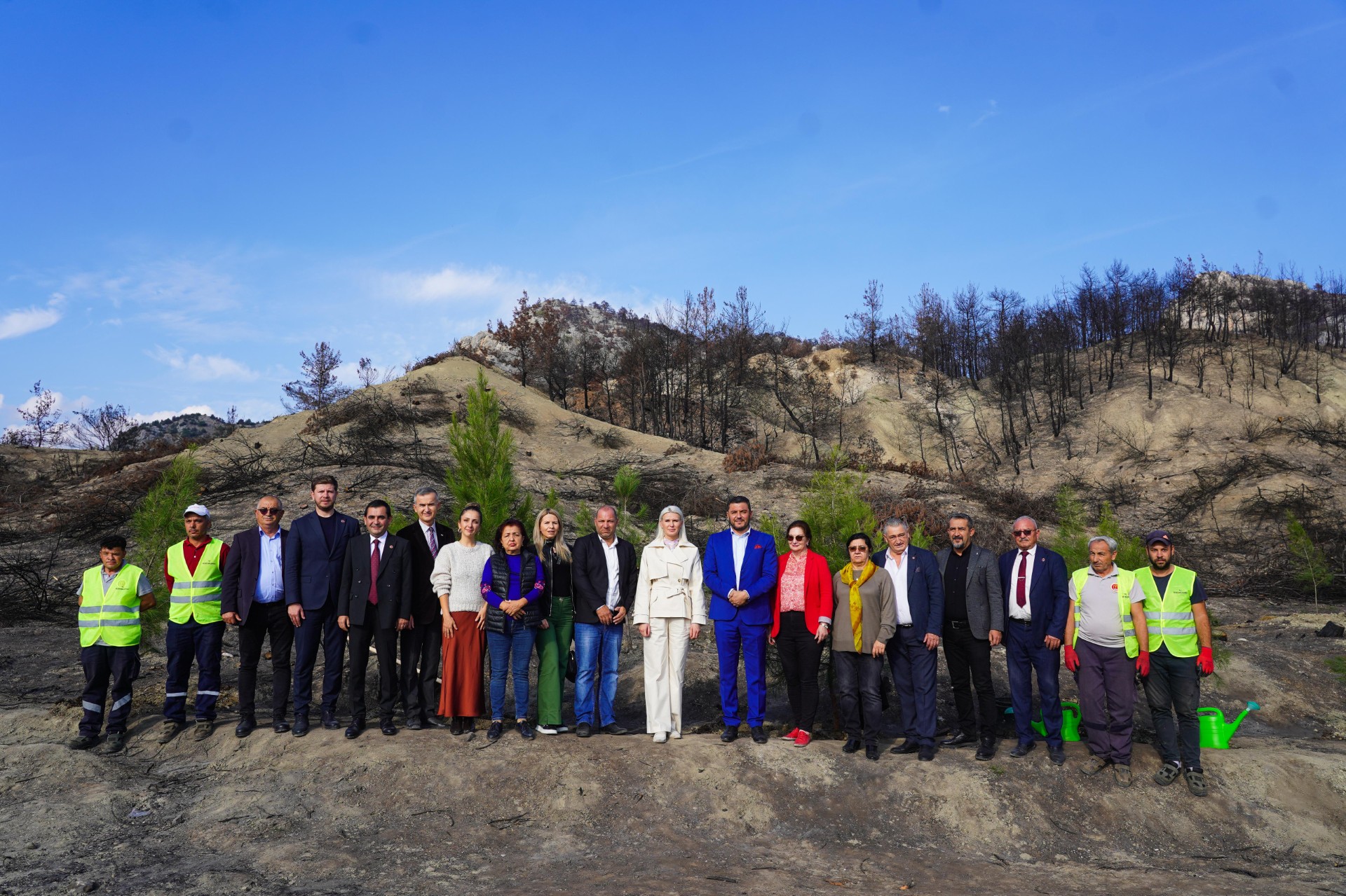 yangin-bolgesindeki-ilk-fidanlar-toprakla-bulustu.jpg