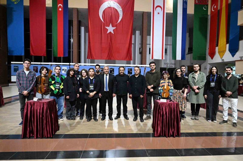 Çalgı Yapımı Ve Onarımı Bölümü Öğrencilerinin Sergisi Gezildi