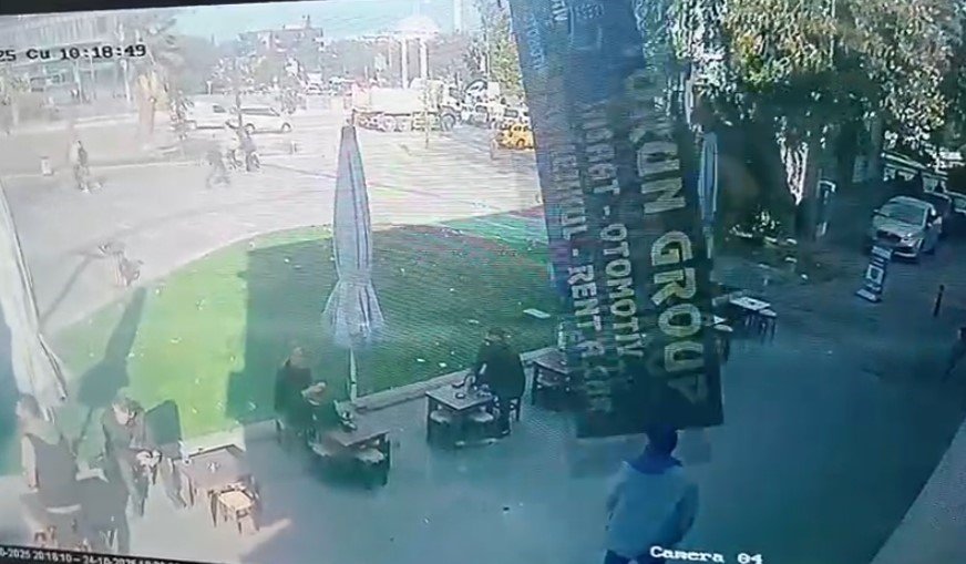 Şiddetli Lodos Tabelayı Uçurdu