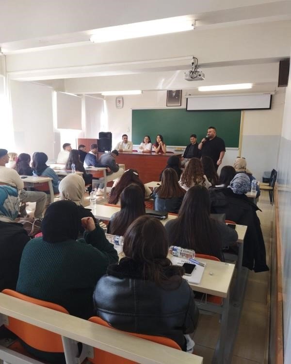 "Bir Mezun Bir Hikâye" Söyleşisi Öğrencilerle Buluştu