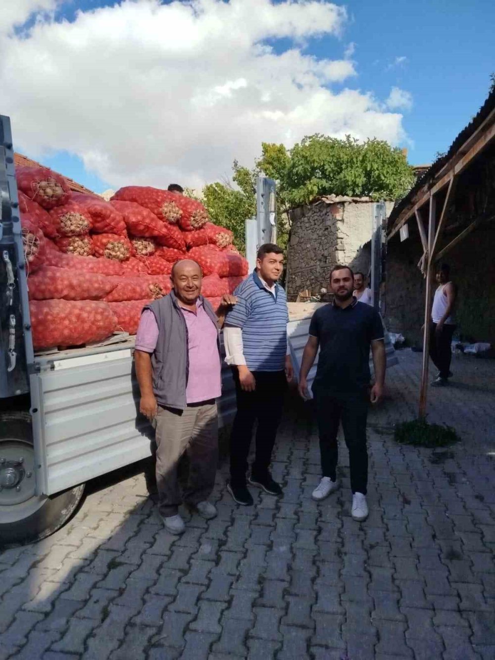 Çiftçiler Öşürünü Müftülüğe Teslim Etti