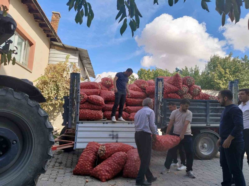 Çiftçiler Öşürünü Müftülüğe Teslim Etti