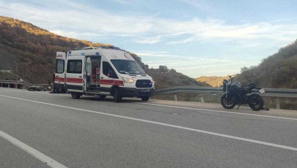 kontrolden-cikan-motosiklet-devrildi.jpg