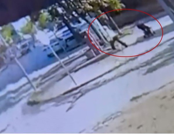 Para Dolu Çantayı Otomobilin Üstünde Unuttu