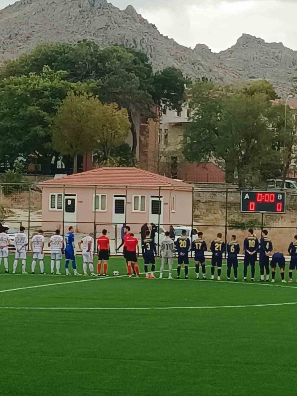 Taraftara Bıçakla Koşan Futbolcuyla Alakalı Görgü Tanığı O Anları Anlattı