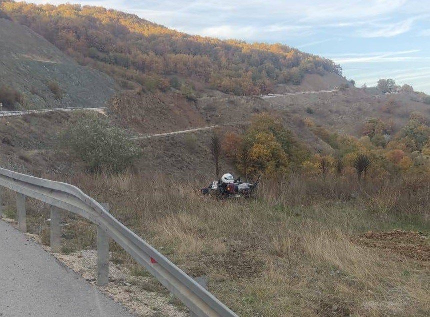 Kontrolden Çıkan Motosiklet Devrildi, Sürücüsü Yaralandı