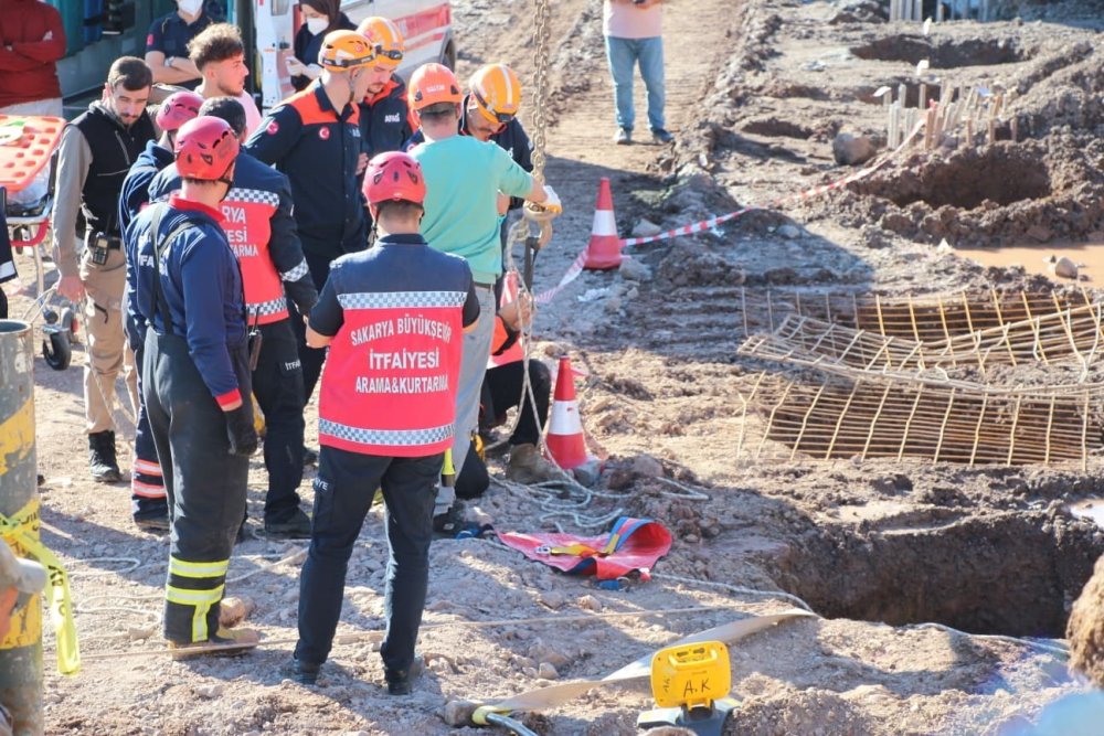 İşçi 30 Metrelik Kuyuya Düştü, Ekipler Seferber Oldu