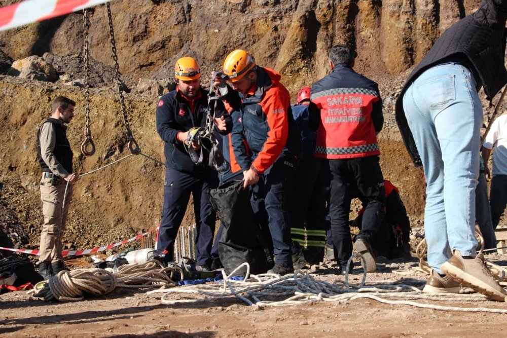 İşçi 30 Metrelik Kuyuya Düştü, Ekipler Seferber Oldu