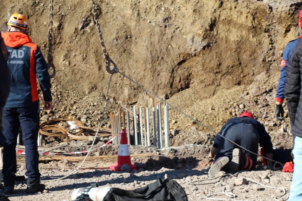 İşçi 30 Metrelik Kuyuya Düştü, Ekipler Seferber Oldu