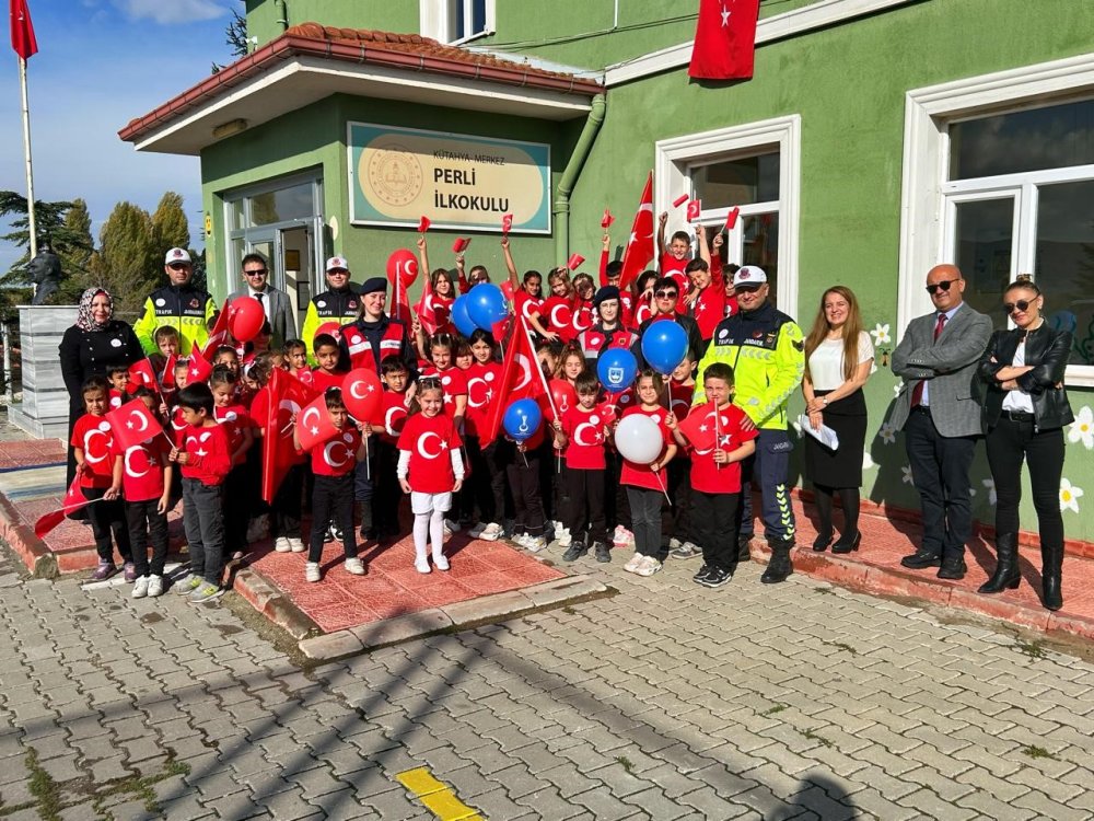 Jandarma Ekipleri Miniklerin Cumhuriyet Bayramını Kutladı