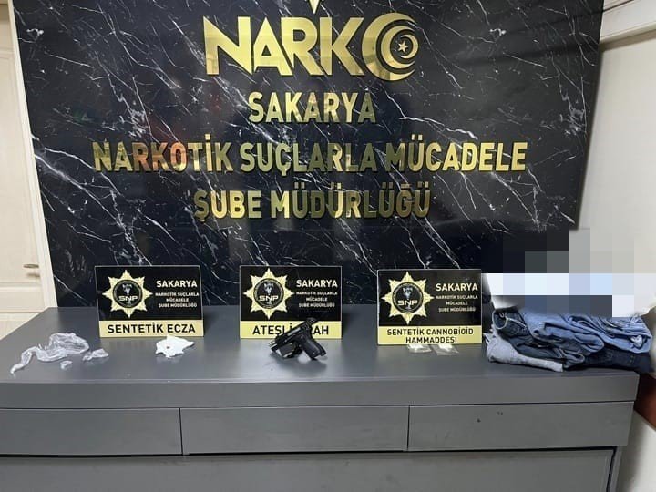 Anne-oğul Uyuşturucu Ticaretinden Tutuklandı