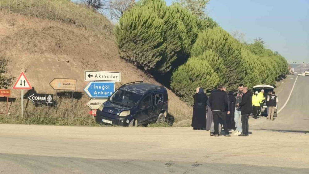 Çarpışmanın Etkisiyle Kanala Uçtu: 5 Yaralı