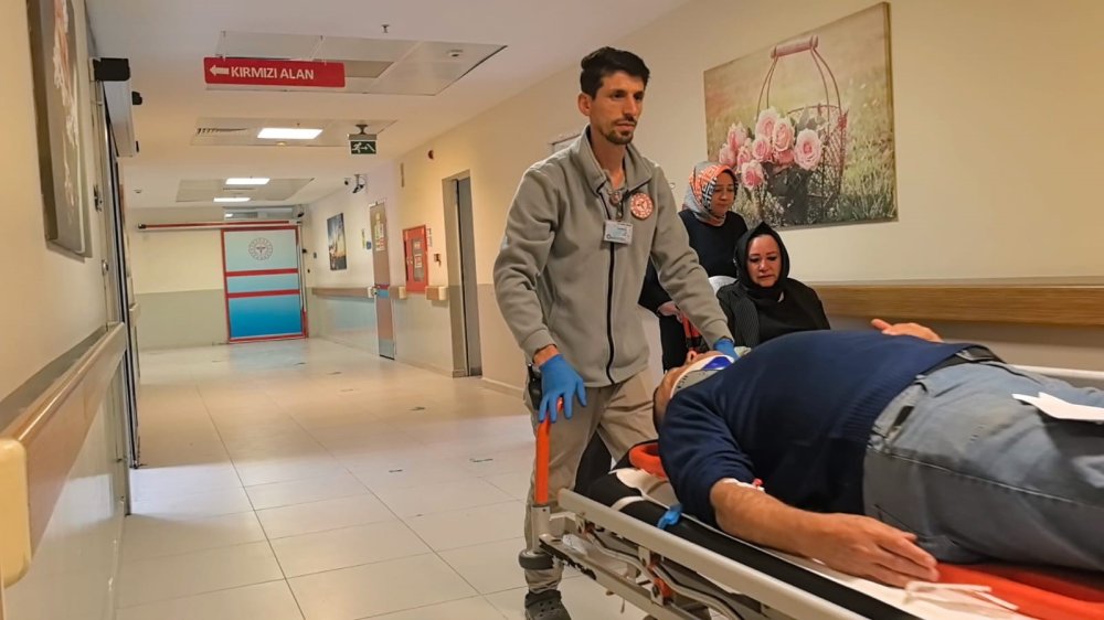 Çarpışmanın Etkisiyle Kanala Uçtu: 5 Yaralı