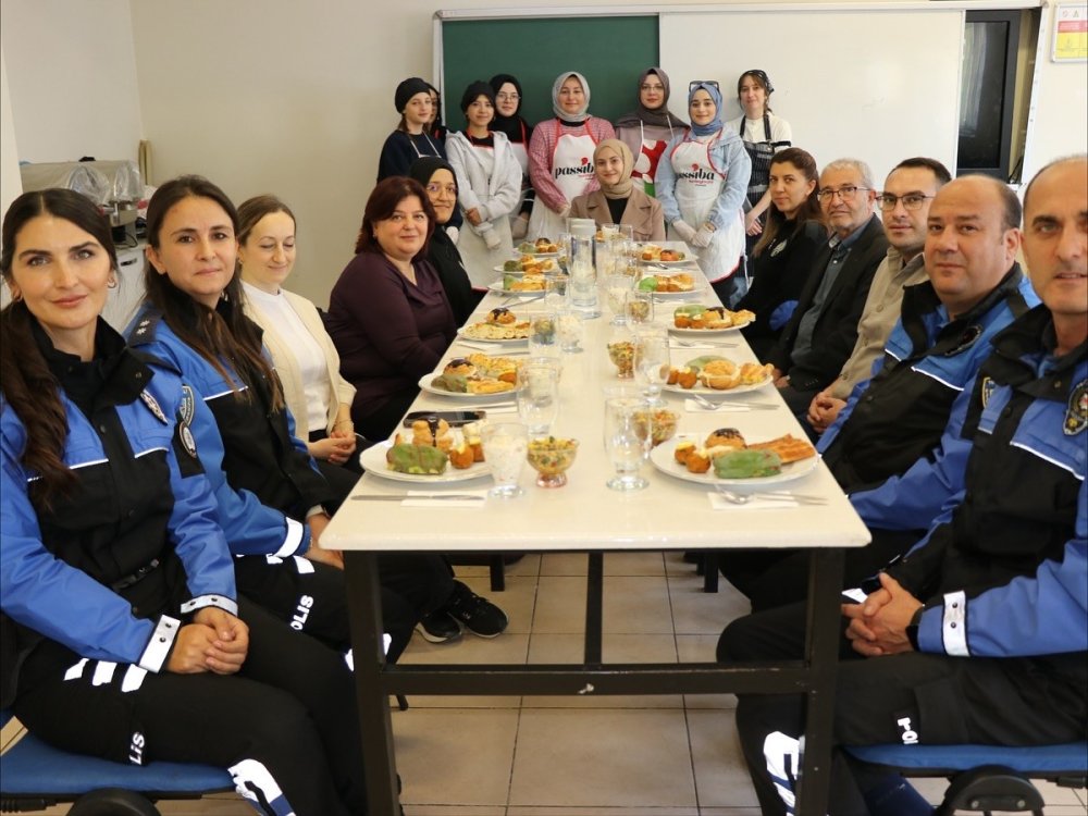 Emniyet Müdürlüğü’nden Gençlere Destek