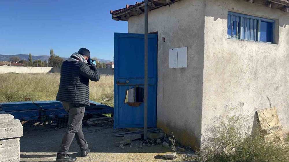 Hırsızlar Ne Buldularsa Çaldılar