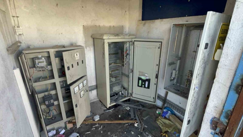 Hırsızlar Ne Buldularsa Çaldılar