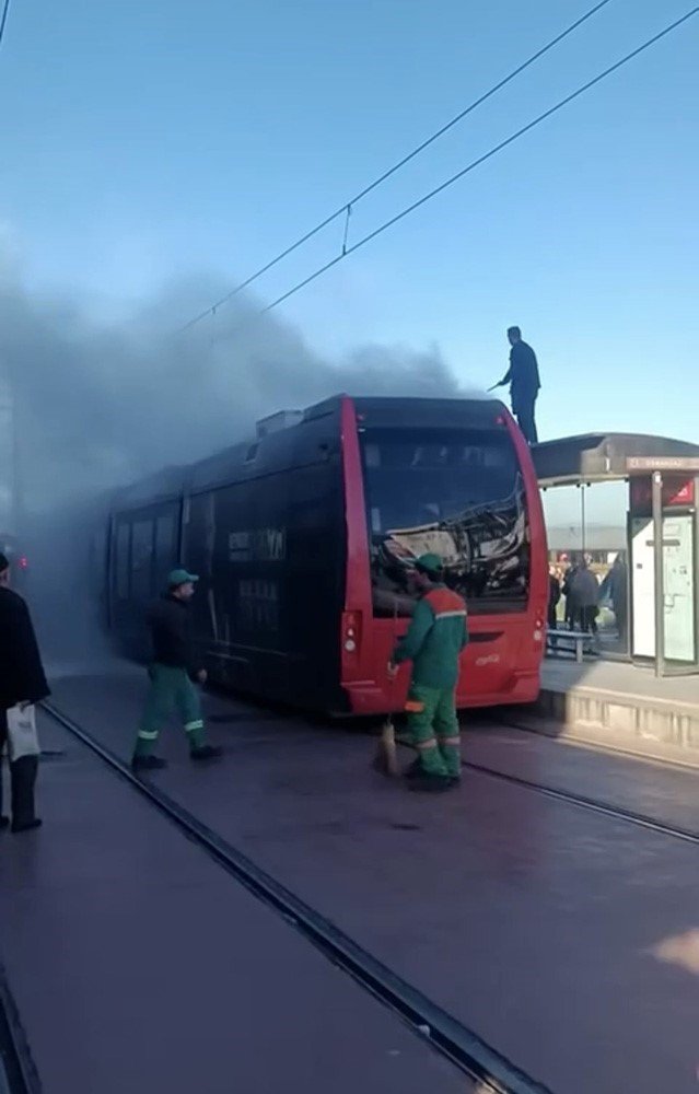 Tramvayda Yangın Paniği