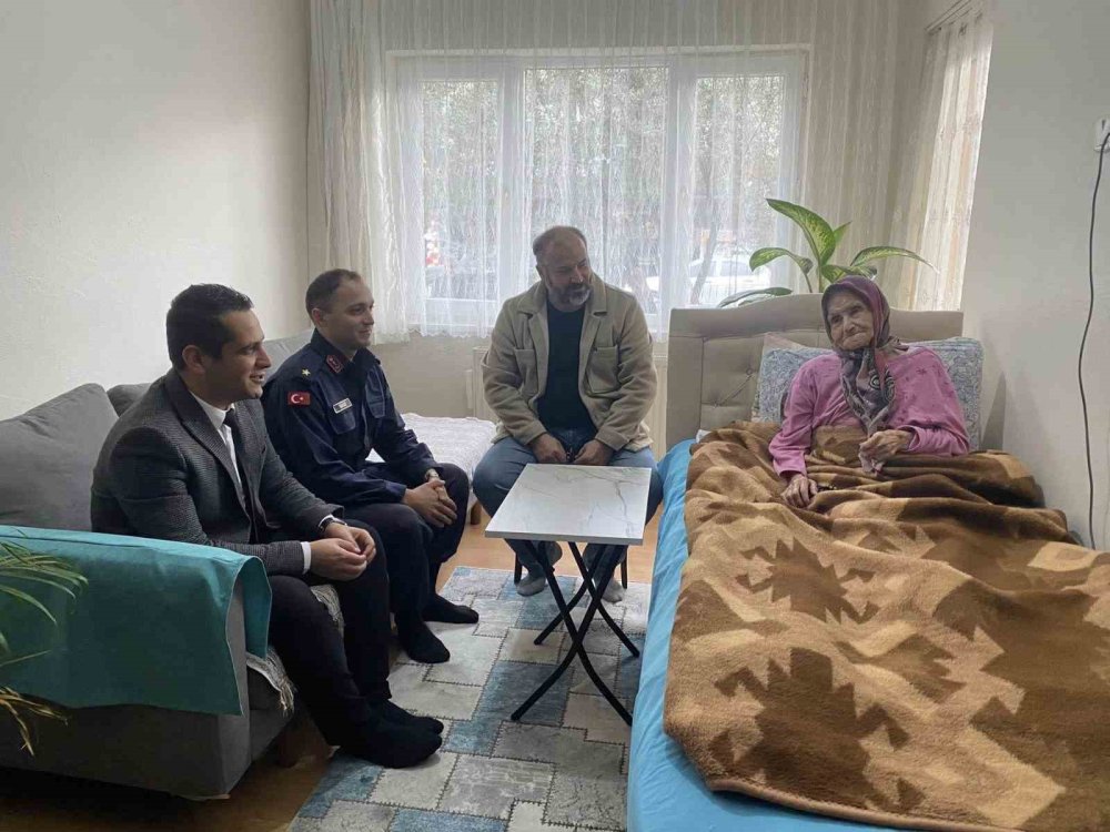 Cumhuriyetle Aynı Yaşı Paylaşan Vatandaşlara Osmaneli'nde Vefa Buluşması