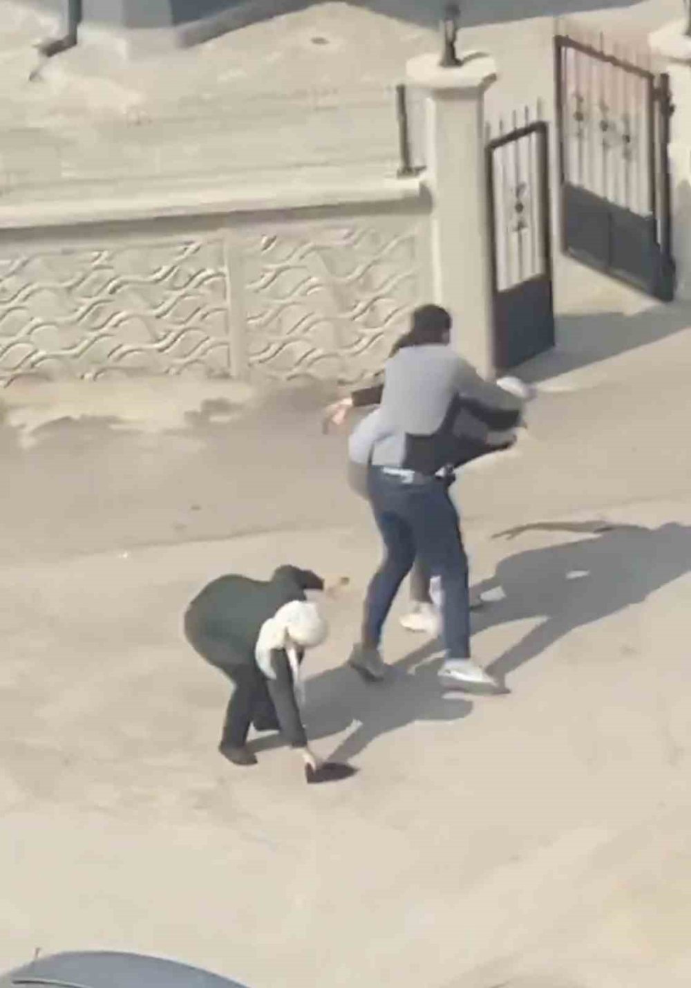 Yol Kavgasında Sopalar, Yumruklar, Terlikler Havada Uçuştu