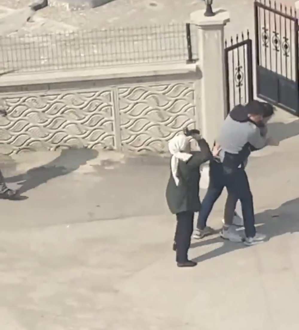 Yol Kavgasında Sopalar, Yumruklar, Terlikler Havada Uçuştu