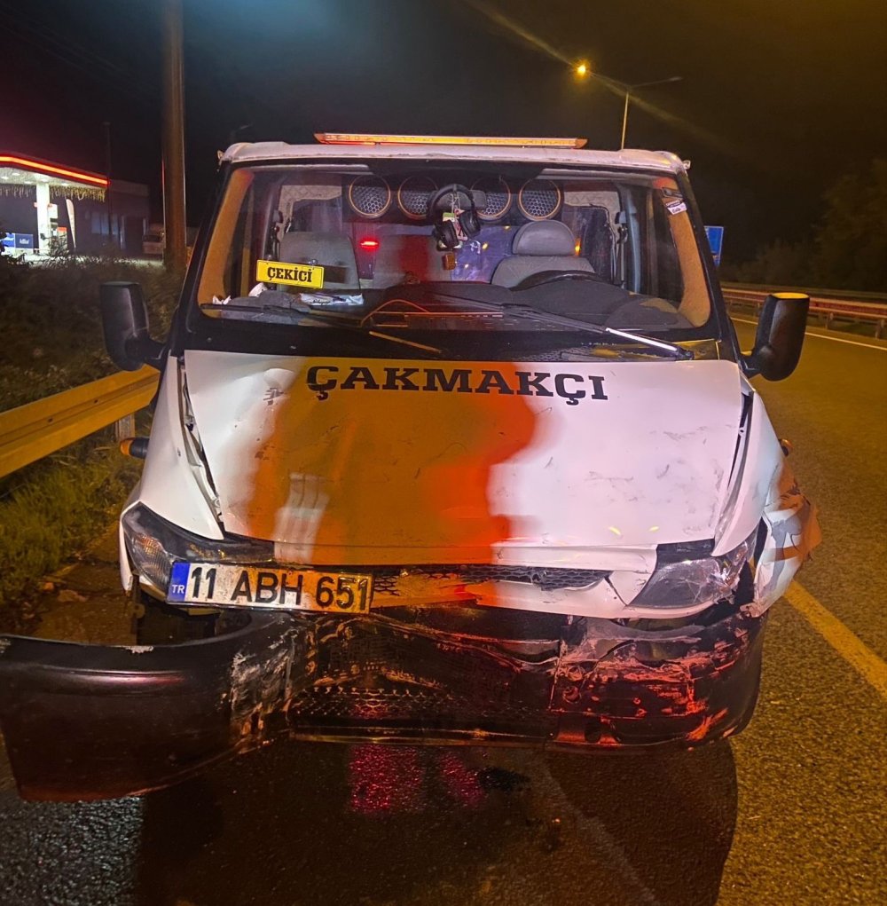 Çekici Kamyonet, Ticari Araca Çarptı