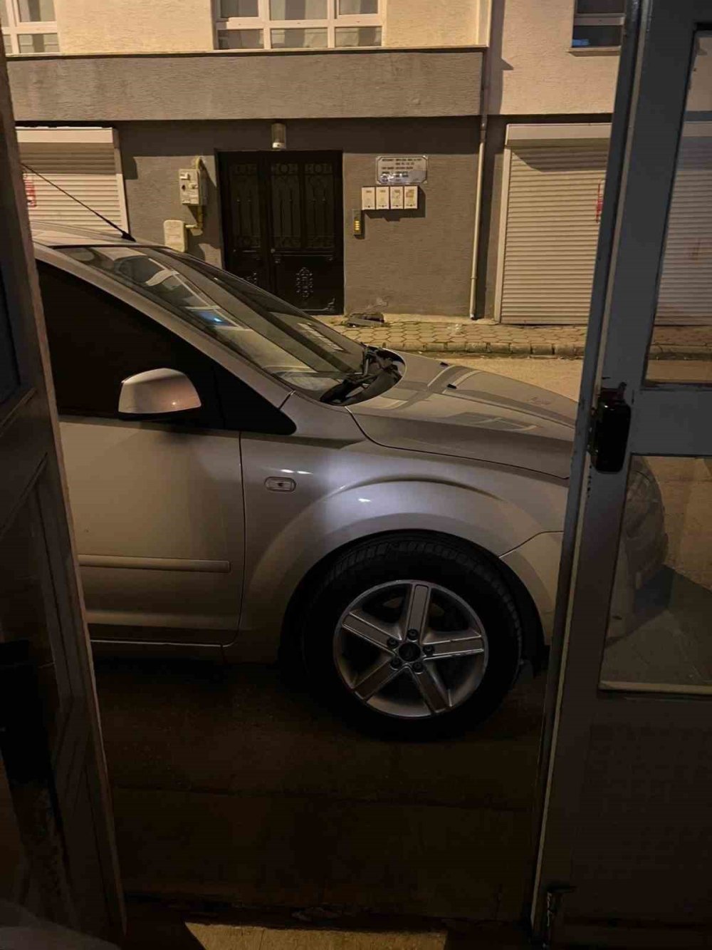 ark Edilen Araç Yüzünden Vatandaş Evine Giremedi