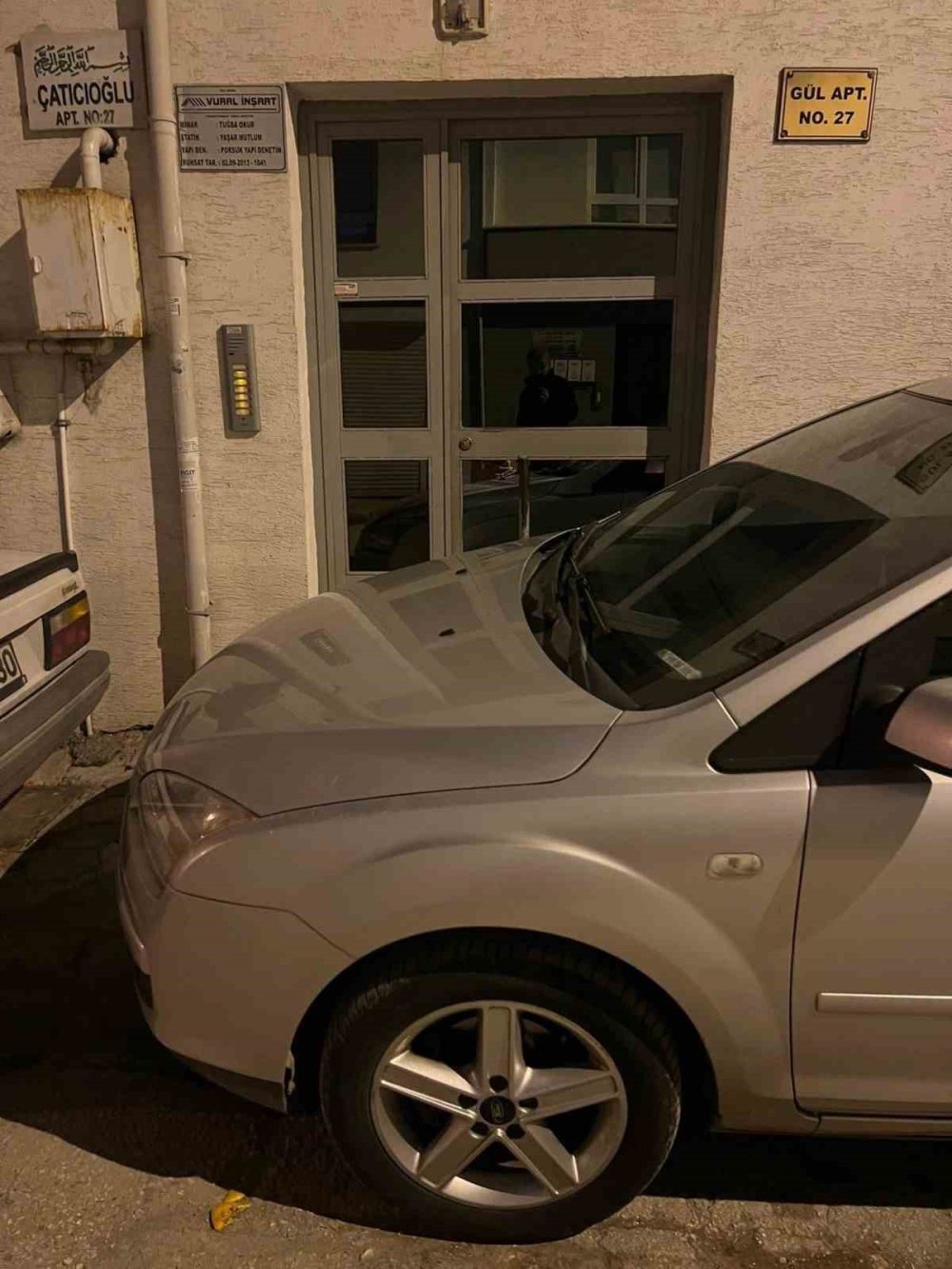 ark Edilen Araç Yüzünden Vatandaş Evine Giremedi