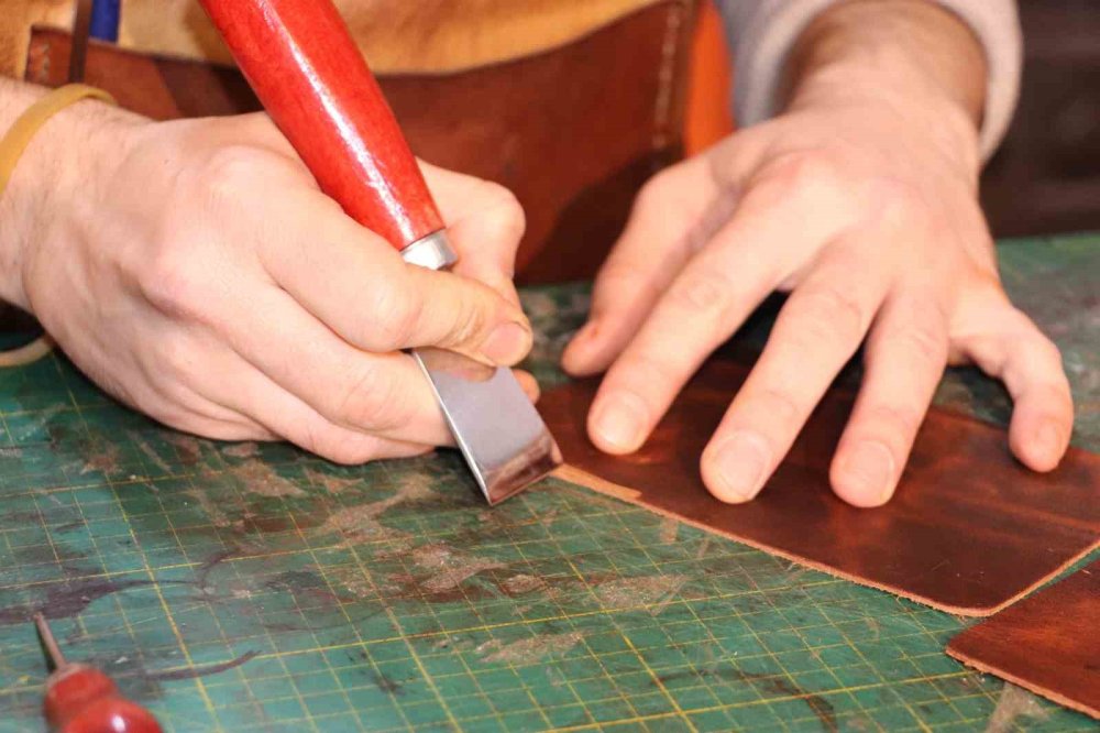 Kurumsal Hayatı Bırakıp Deri Atölyesi Açtı