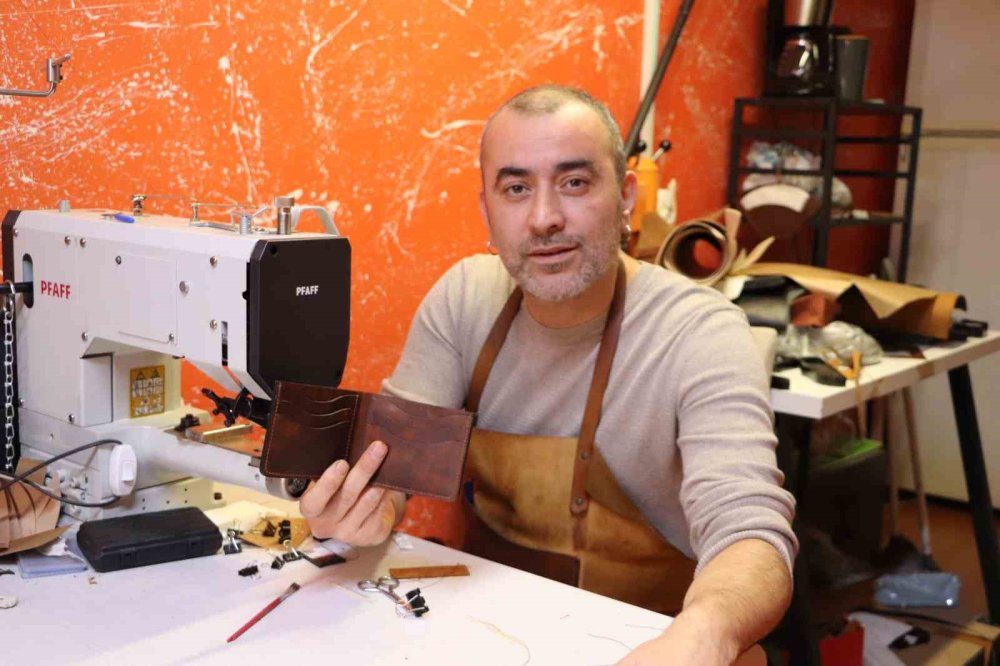 Kurumsal Hayatı Bırakıp Deri Atölyesi Açtı