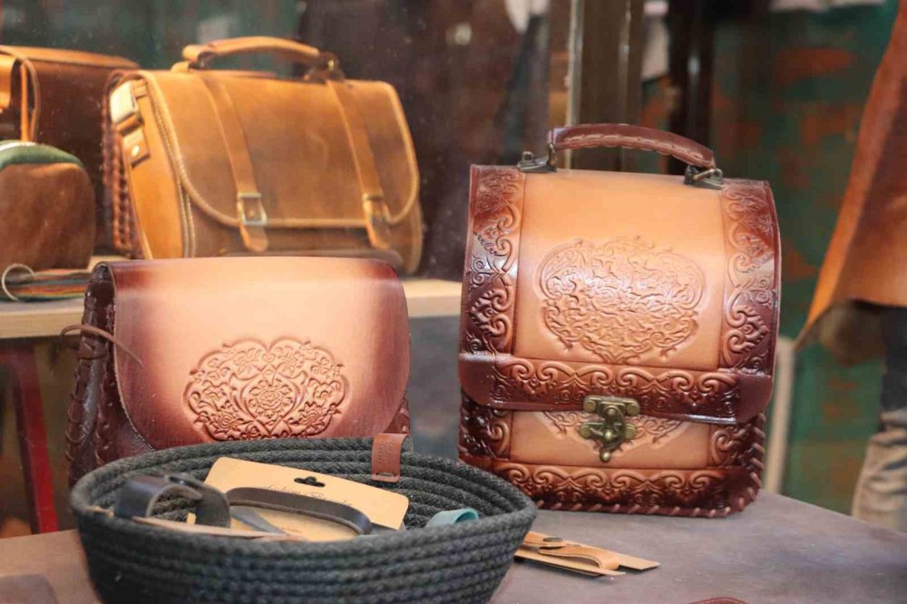 Kurumsal Hayatı Bırakıp Deri Atölyesi Açtı